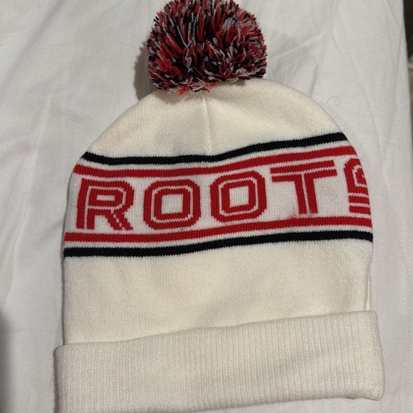 Roots Accessories - NWOT Roots Beanie